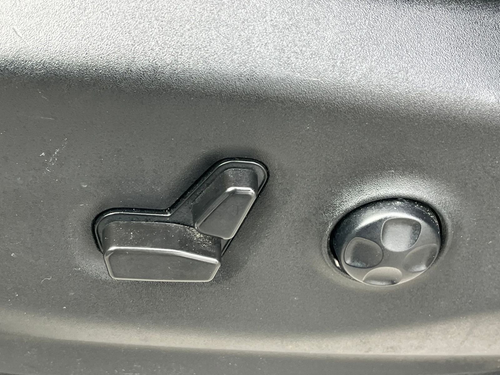 Thumbnail: 2023 Chrysler Pacifica - 25