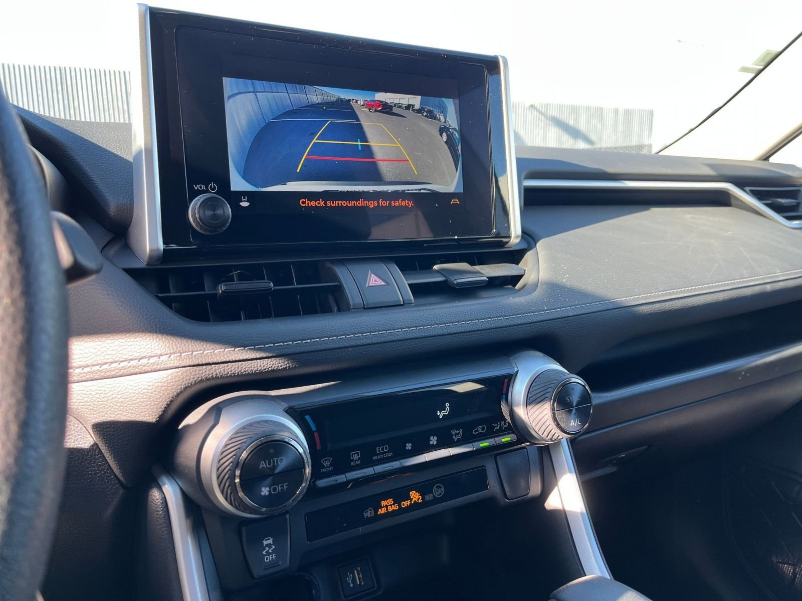 Thumbnail: 2025 Toyota RAV4 - 21