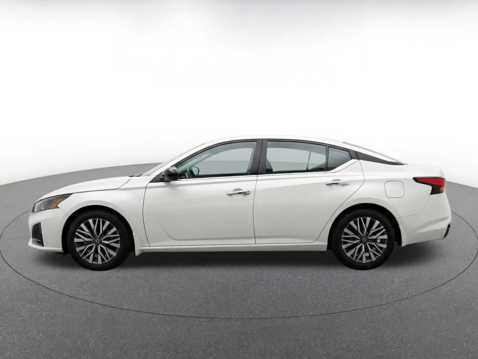 Thumbnail: 2025 Nissan Altima - 5