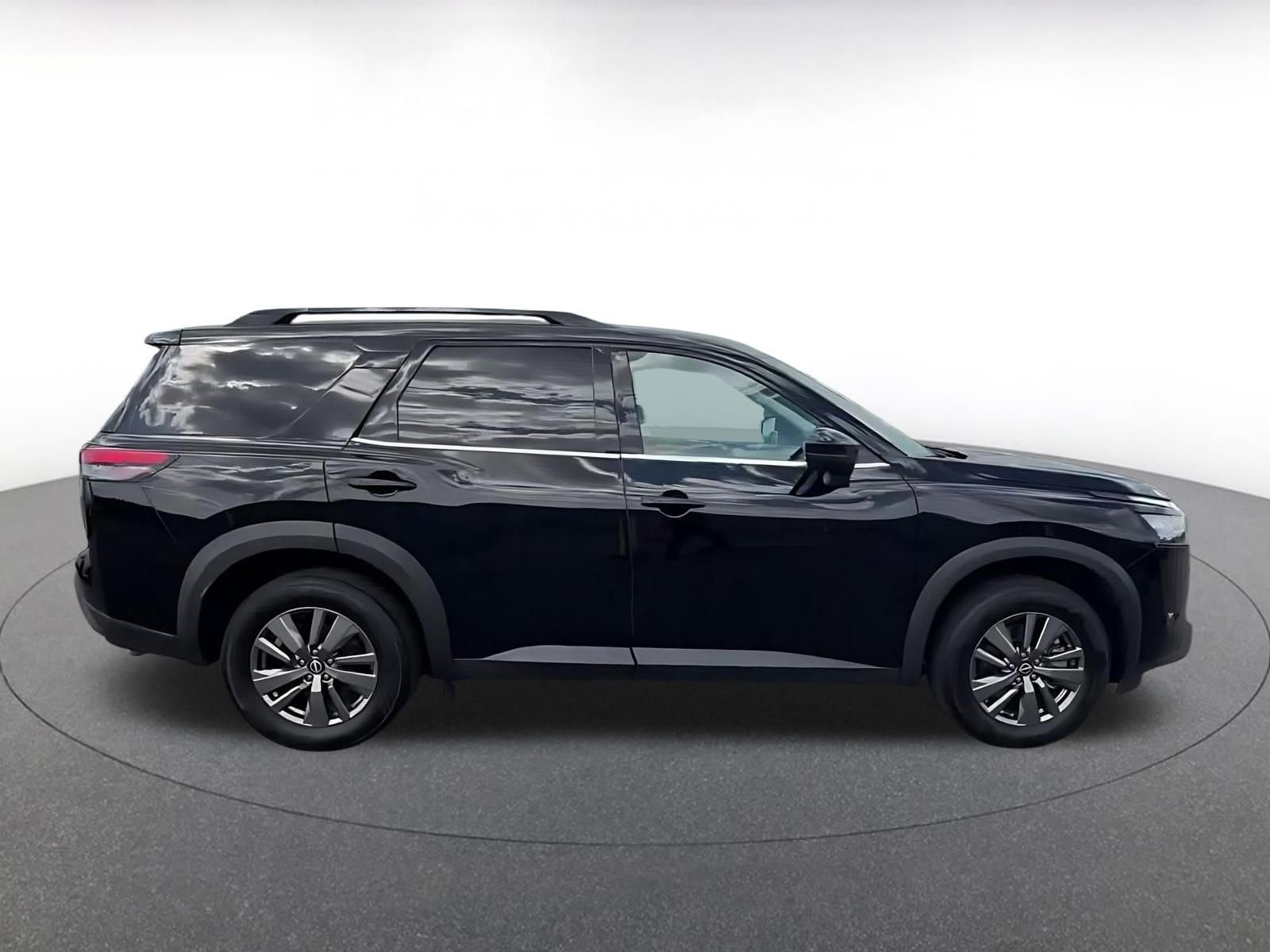 Thumbnail: 2025 Nissan Pathfinder - 16