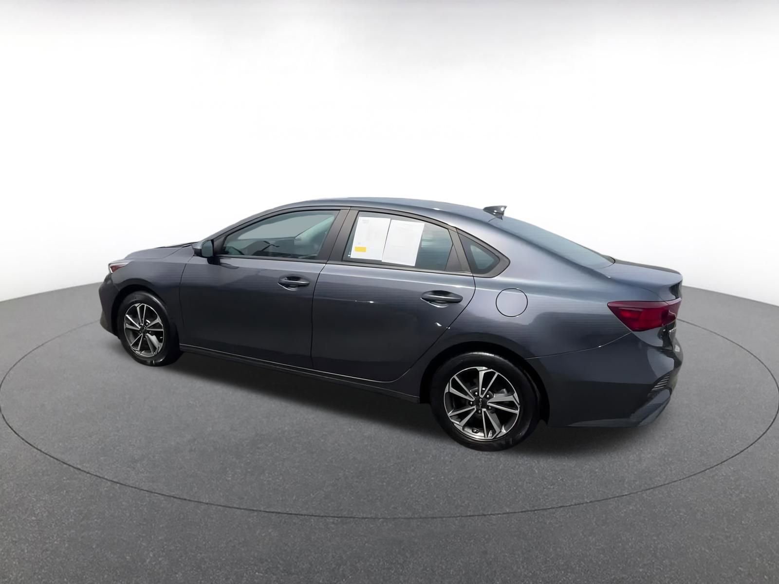 Thumbnail: 2023 Kia Forte - 10