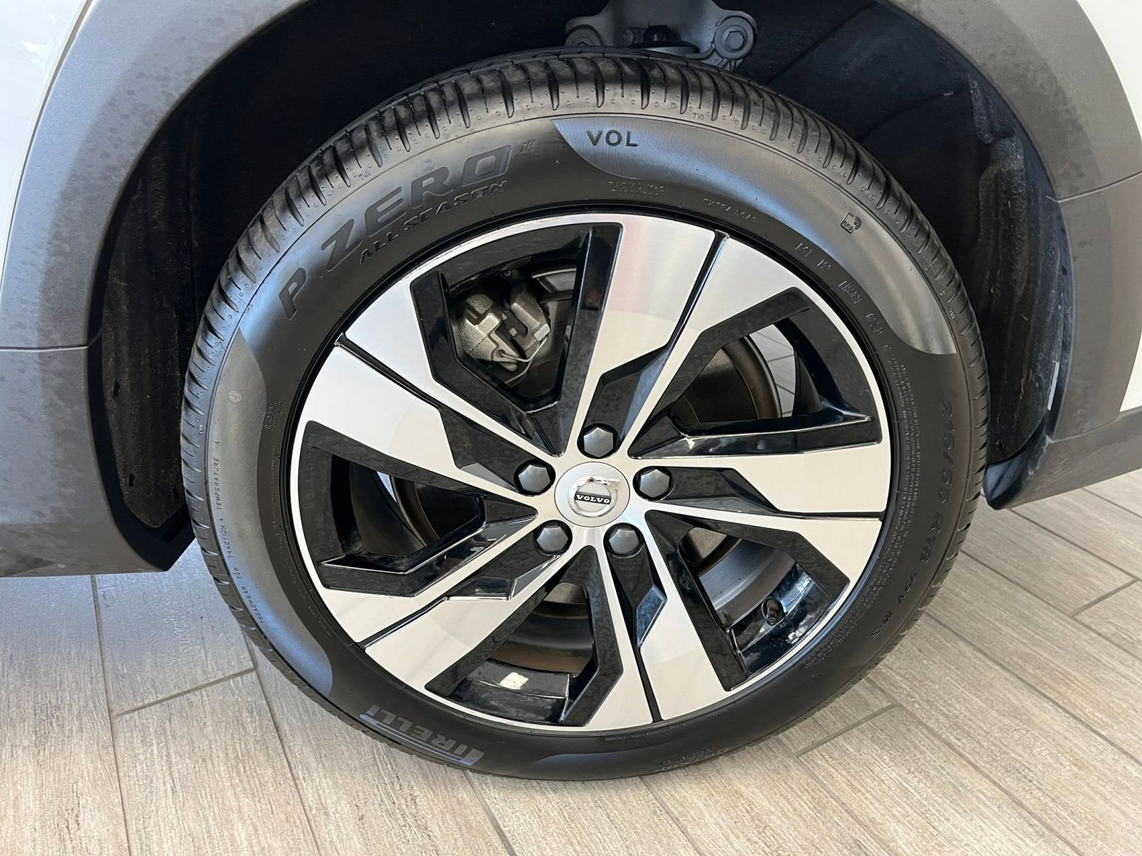 Thumbnail: 2025 Volvo S60 - 30