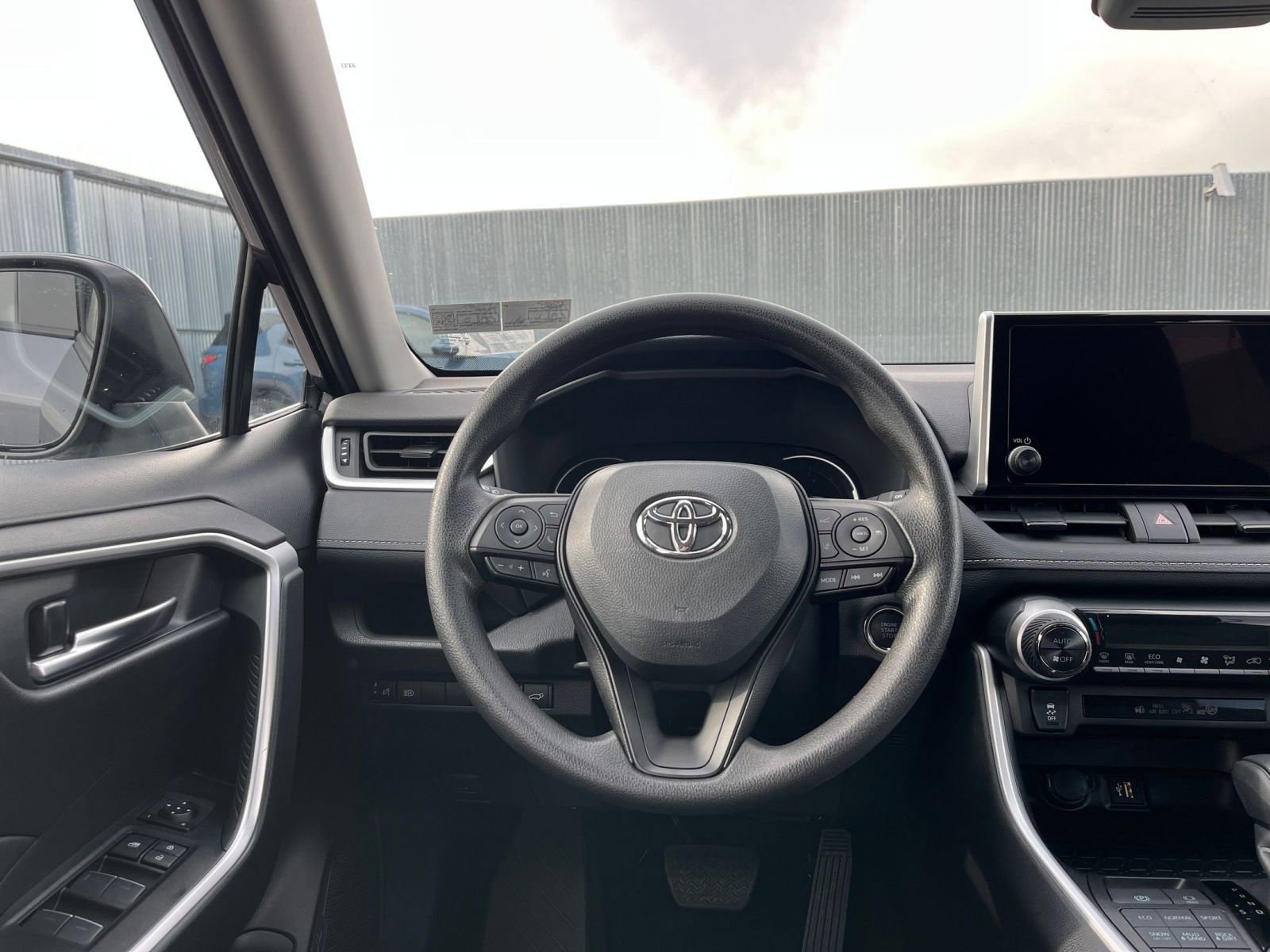 Thumbnail: 2025 Toyota RAV4 - 28