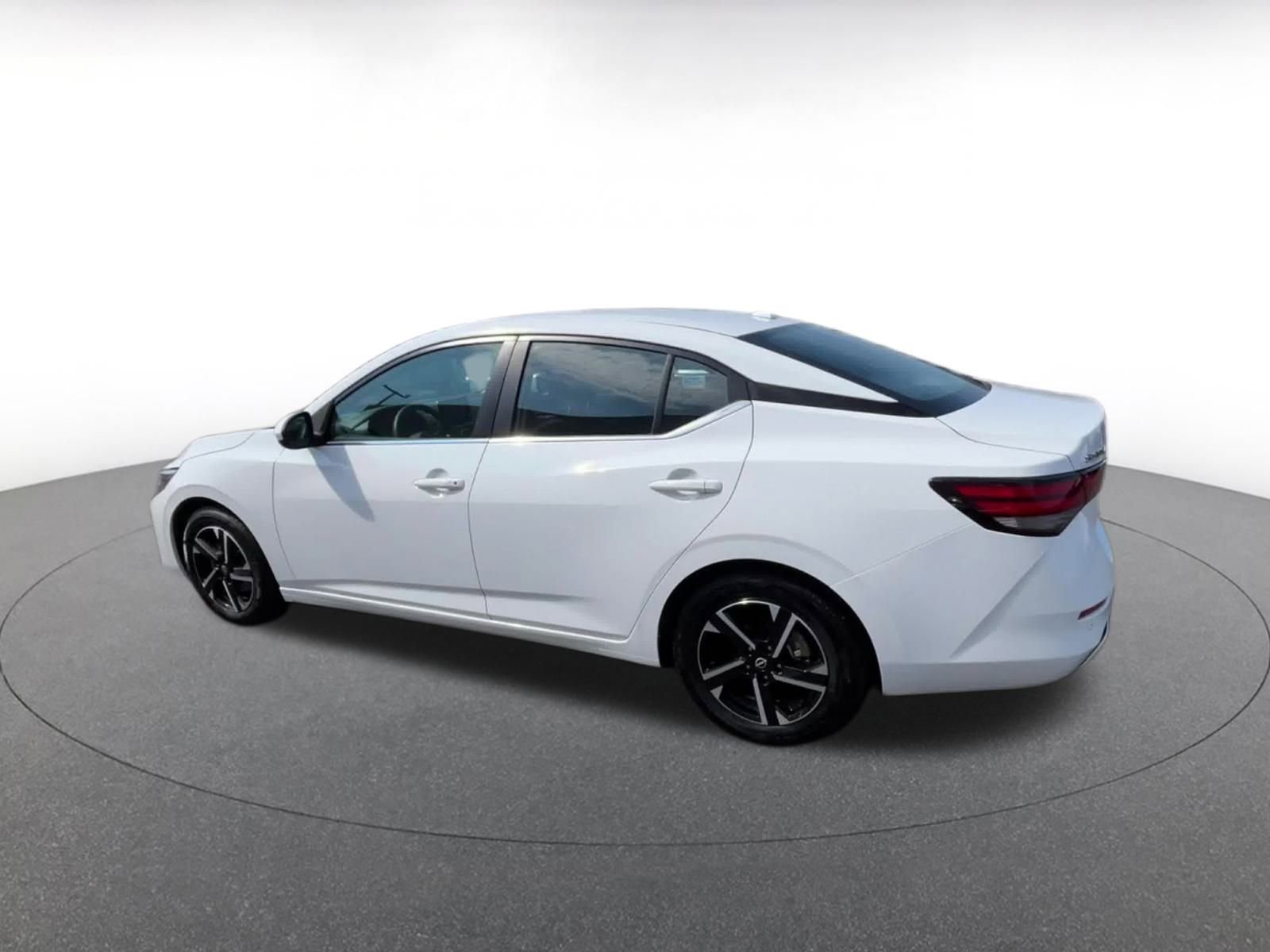 Thumbnail: 2024 Nissan Sentra - 10