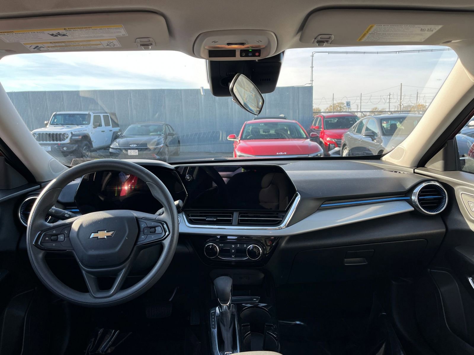 Thumbnail: 2025 Chevrolet Trax - 32