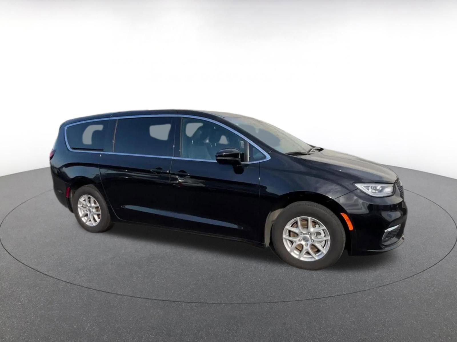 Thumbnail: 2025 Chrysler Pacifica - 2