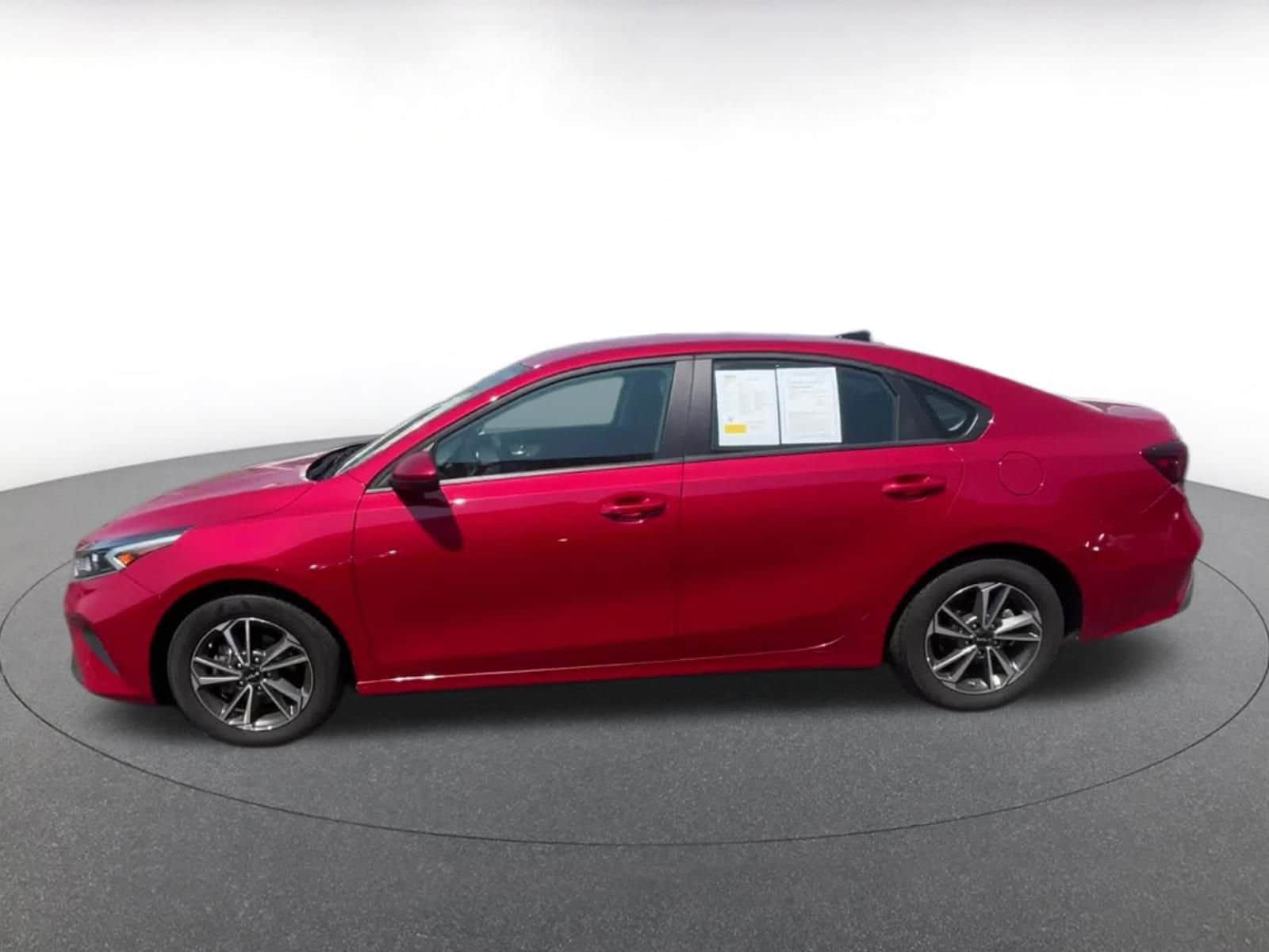 Thumbnail: 2024 Kia Forte - 8