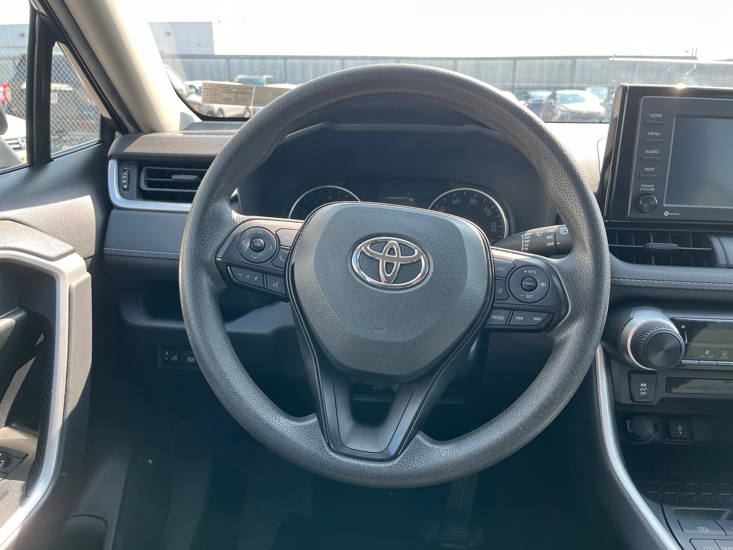 2022 Toyota RAV4 LE 26