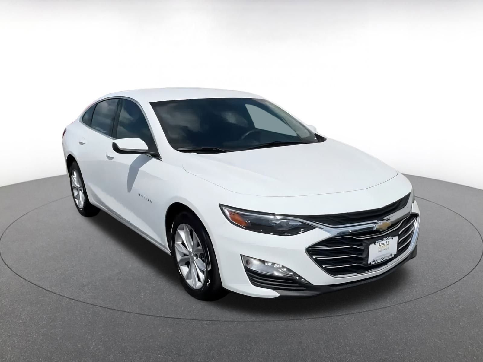 Thumbnail: 2024 Chevrolet Malibu - 3