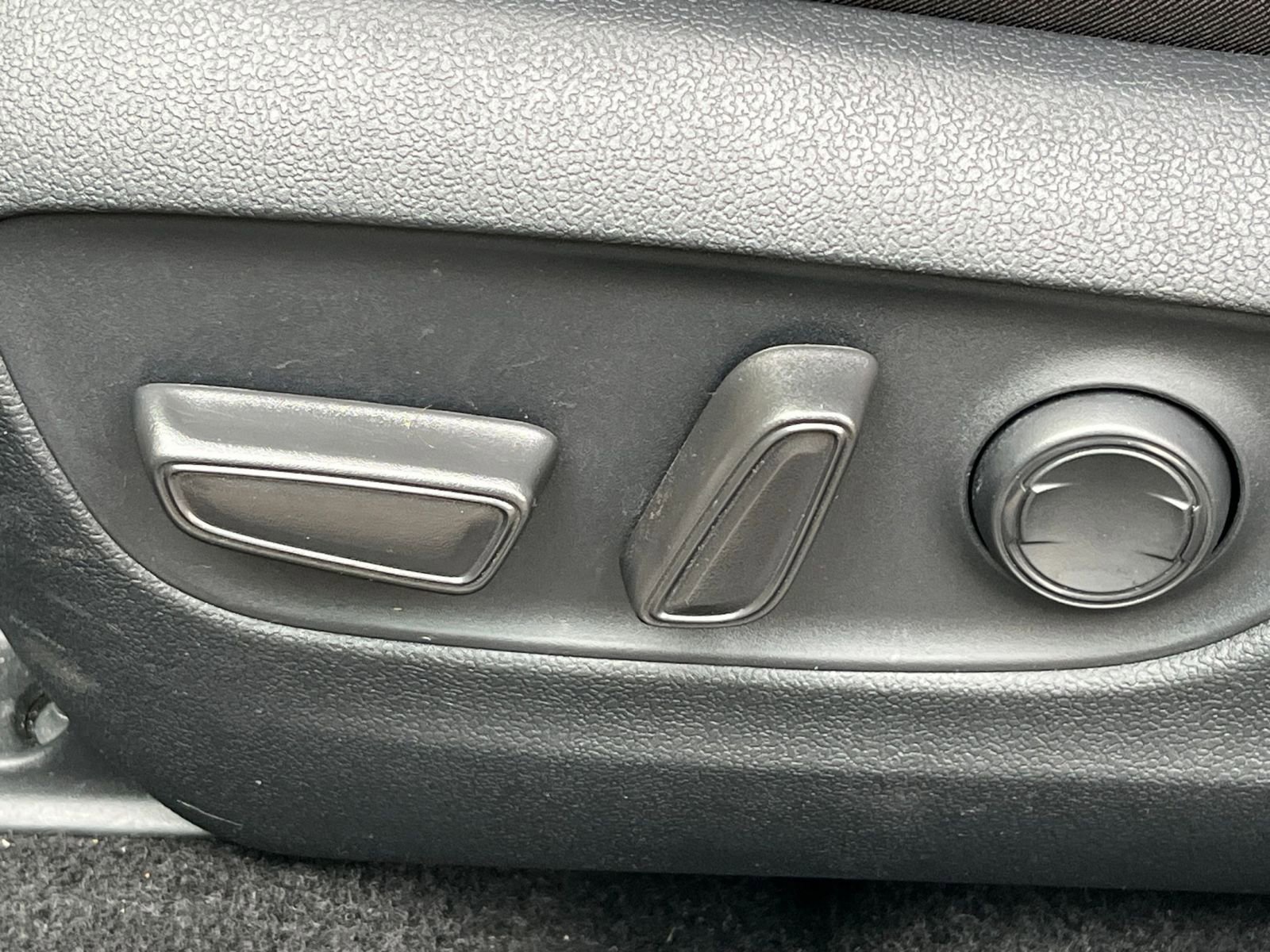 Thumbnail: 2025 Toyota RAV4 - 23