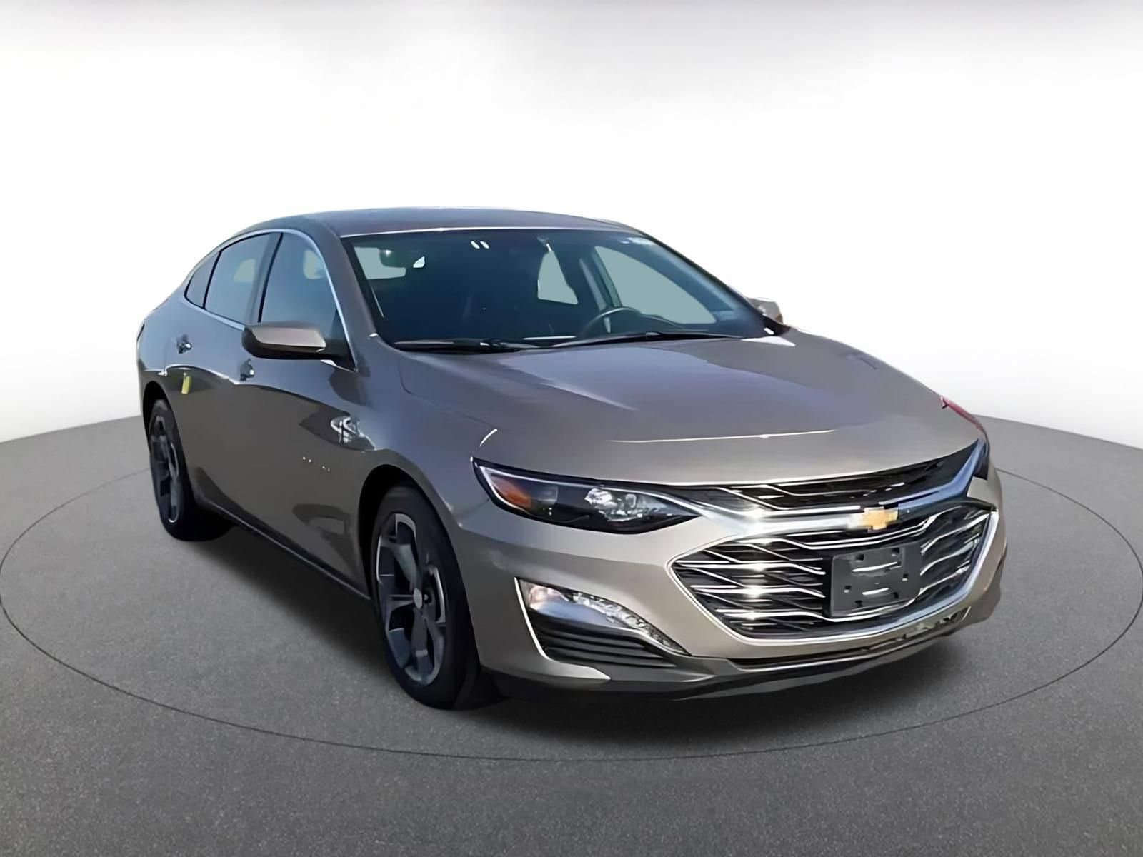 Thumbnail: 2024 Chevrolet Malibu - 3
