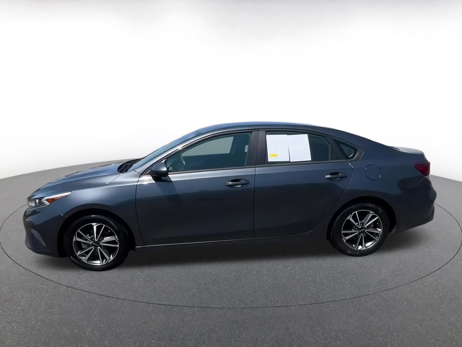 Thumbnail: 2023 Kia Forte - 8