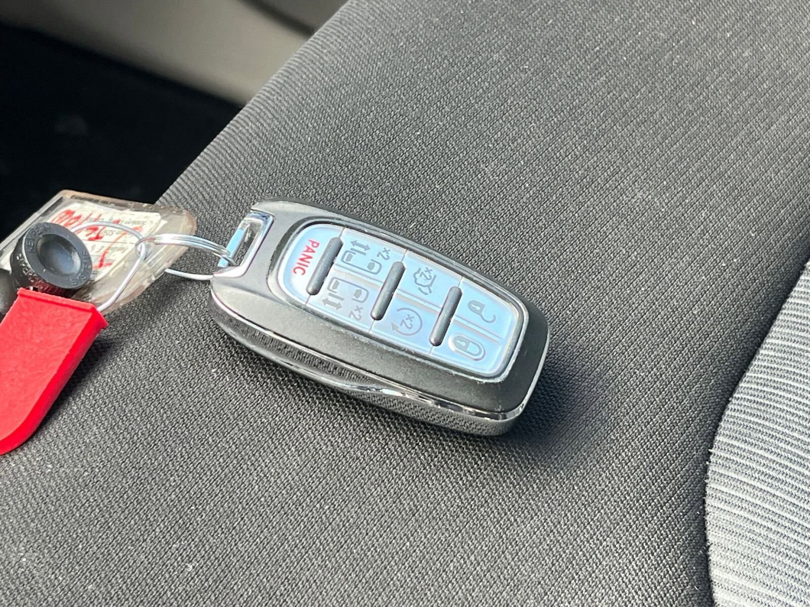 Thumbnail: 2023 Chrysler Voyager - 27