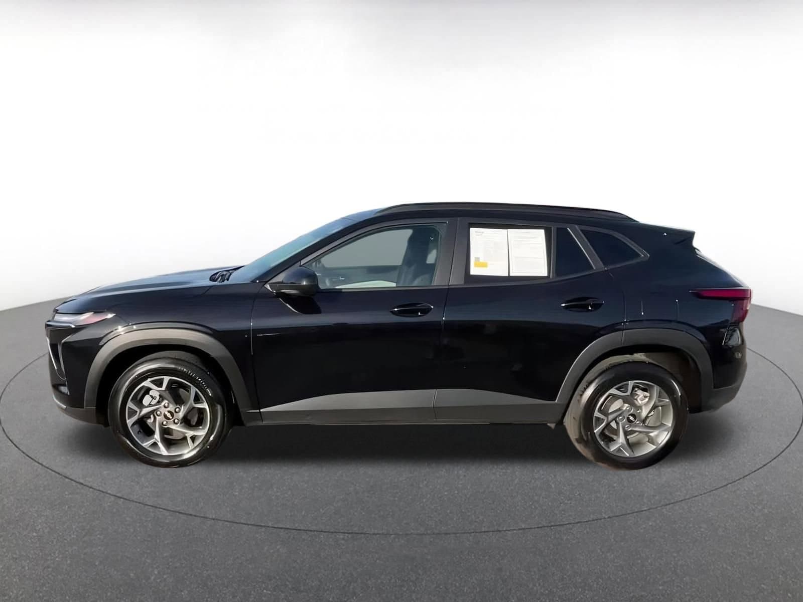 Thumbnail: 2025 Chevrolet Trax - 8