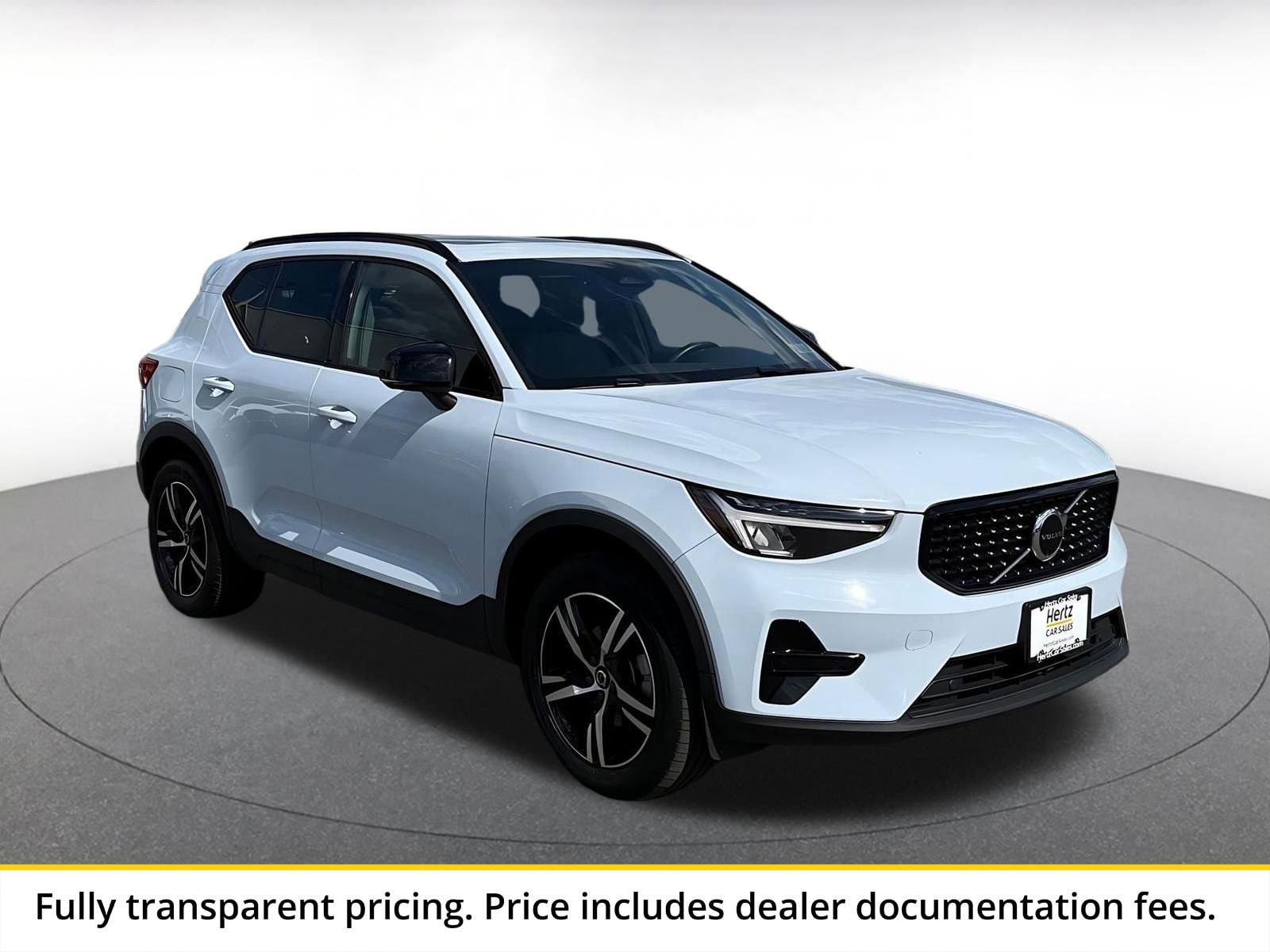 Thumbnail: 2024 Volvo XC40 - 1