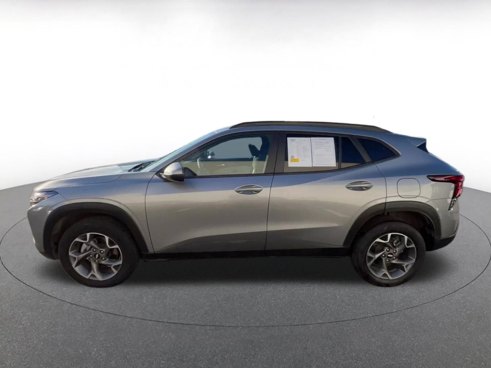 Thumbnail: 2025 Chevrolet Trax - 8