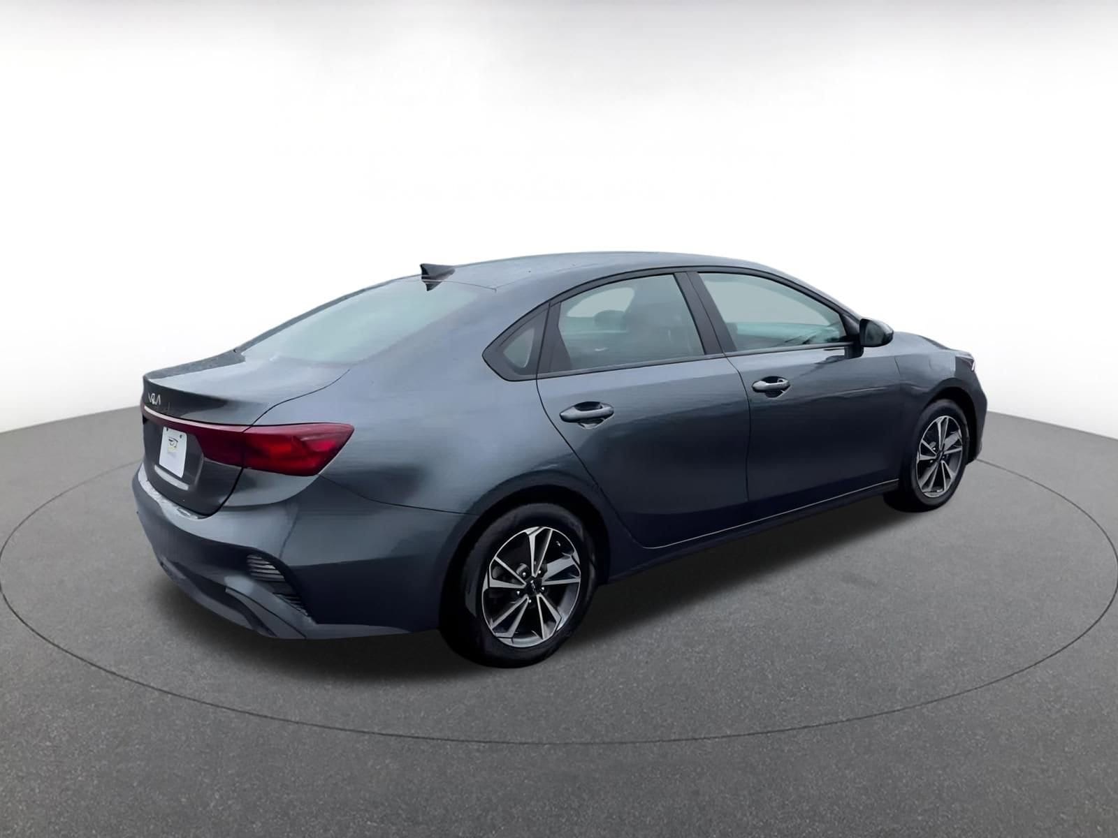Thumbnail: 2024 Kia Forte - 15