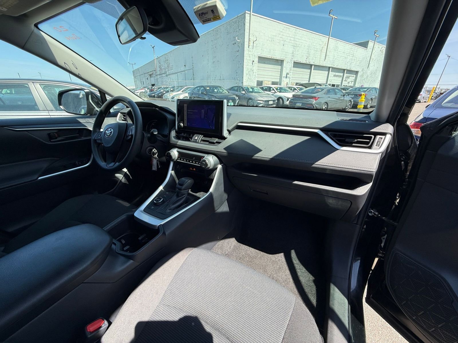 Thumbnail: 2025 Toyota RAV4 - 32