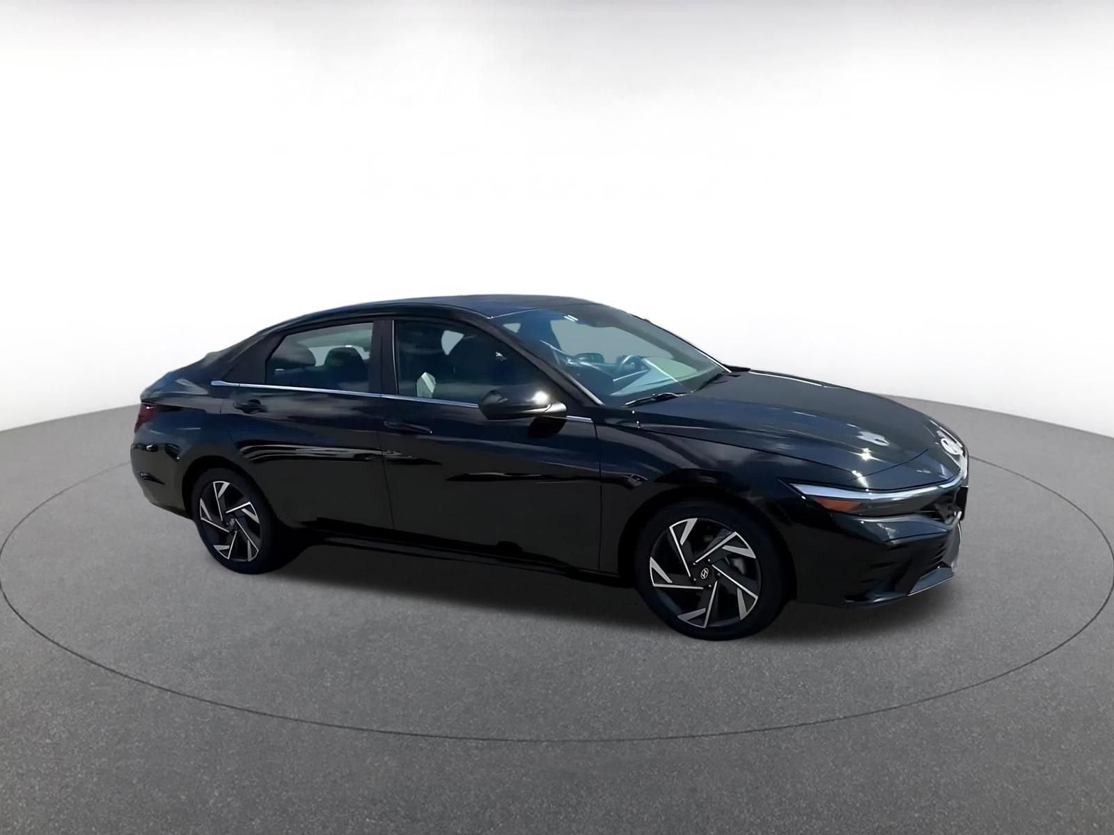 Thumbnail: 2025 Hyundai Elantra - 1