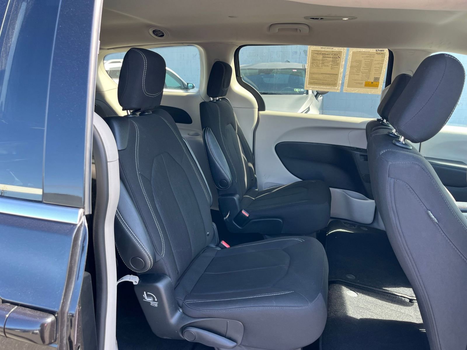 Thumbnail: 2023 Chrysler Voyager - 28