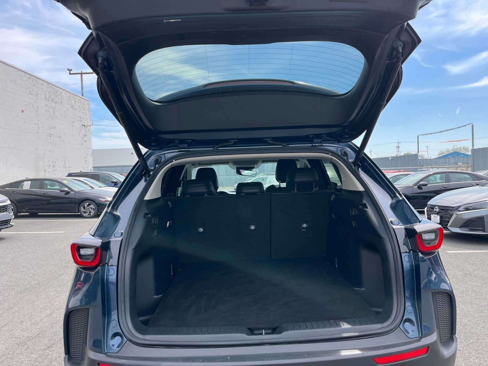 Thumbnail: 2025 Mazda CX-50 - 33