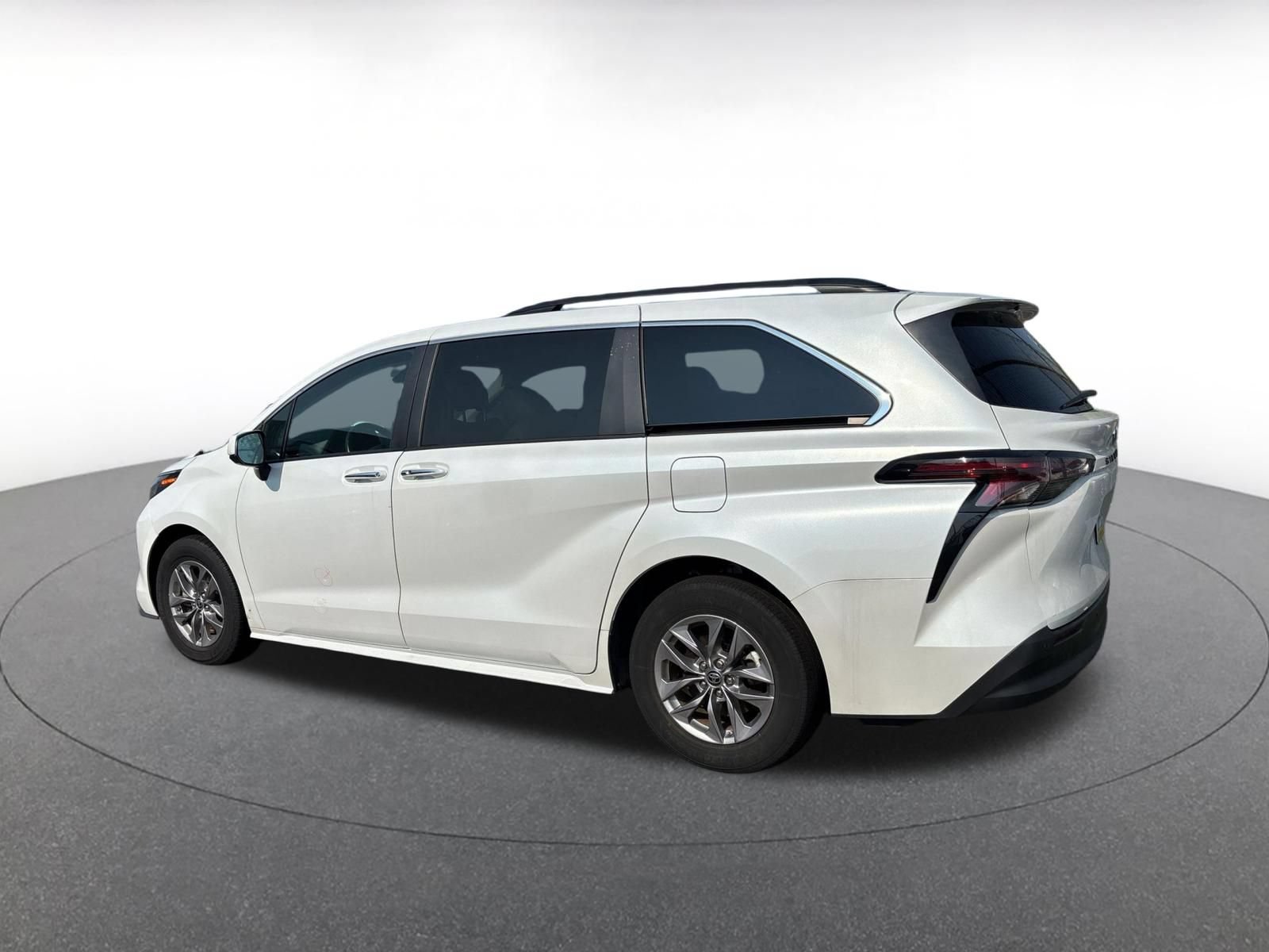 Thumbnail: 2023 Toyota Sienna - 6