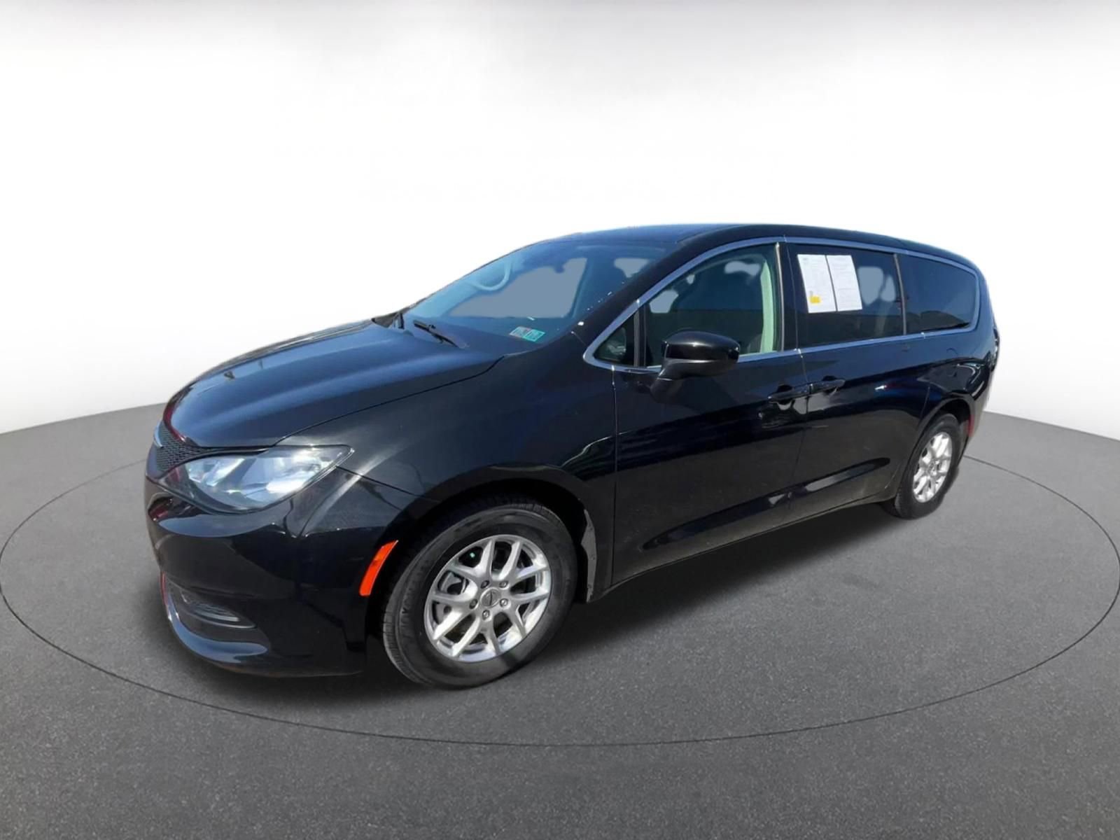 Thumbnail: 2023 Chrysler Voyager - 7