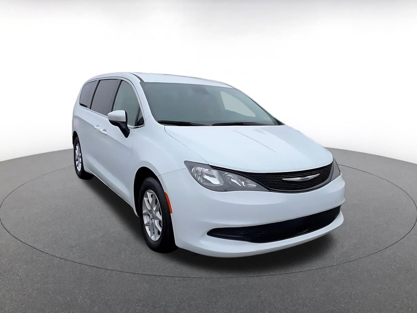 Thumbnail: 2023 Chrysler Voyager - 3