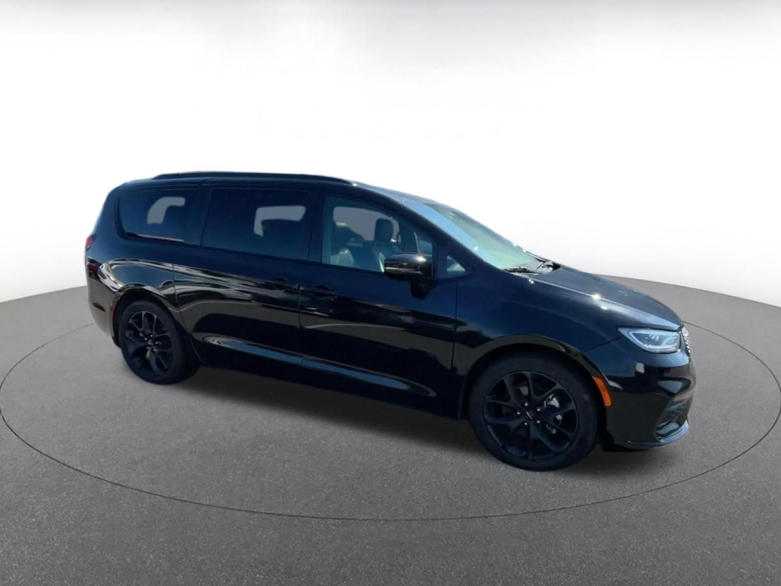 Thumbnail: 2025 Chrysler Pacifica - 2