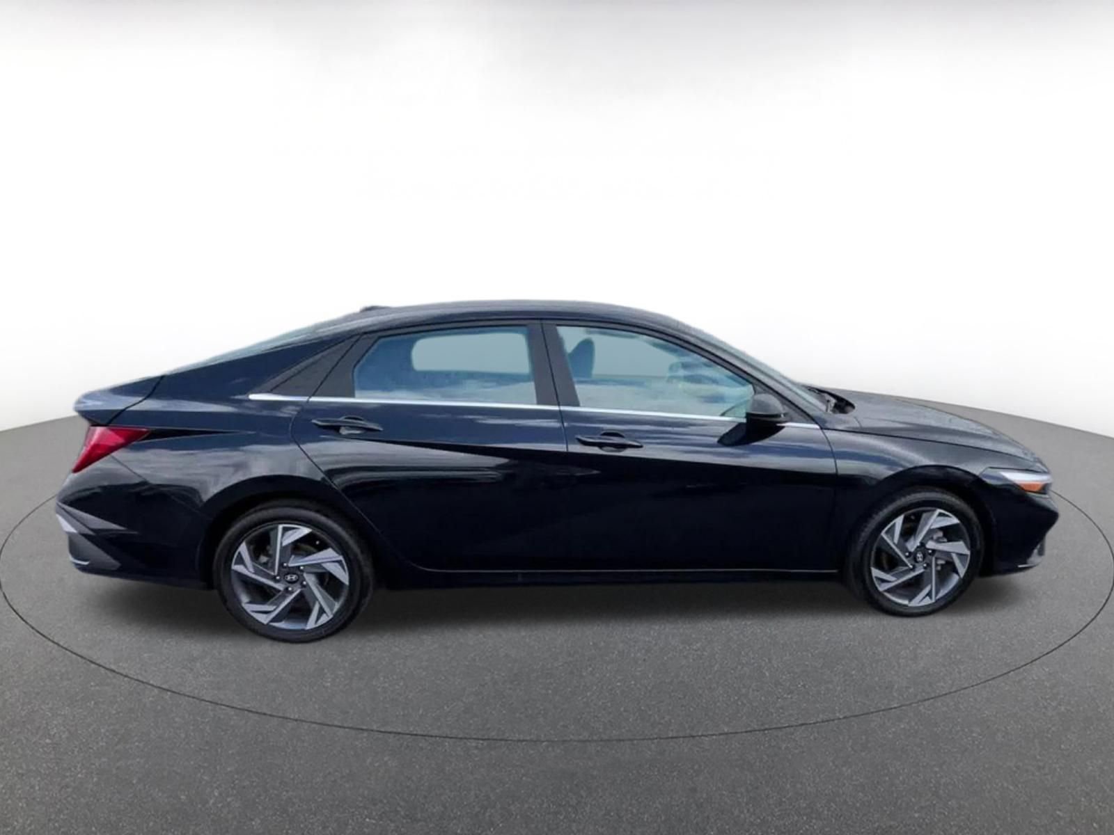 Thumbnail: 2025 Hyundai Elantra - 16