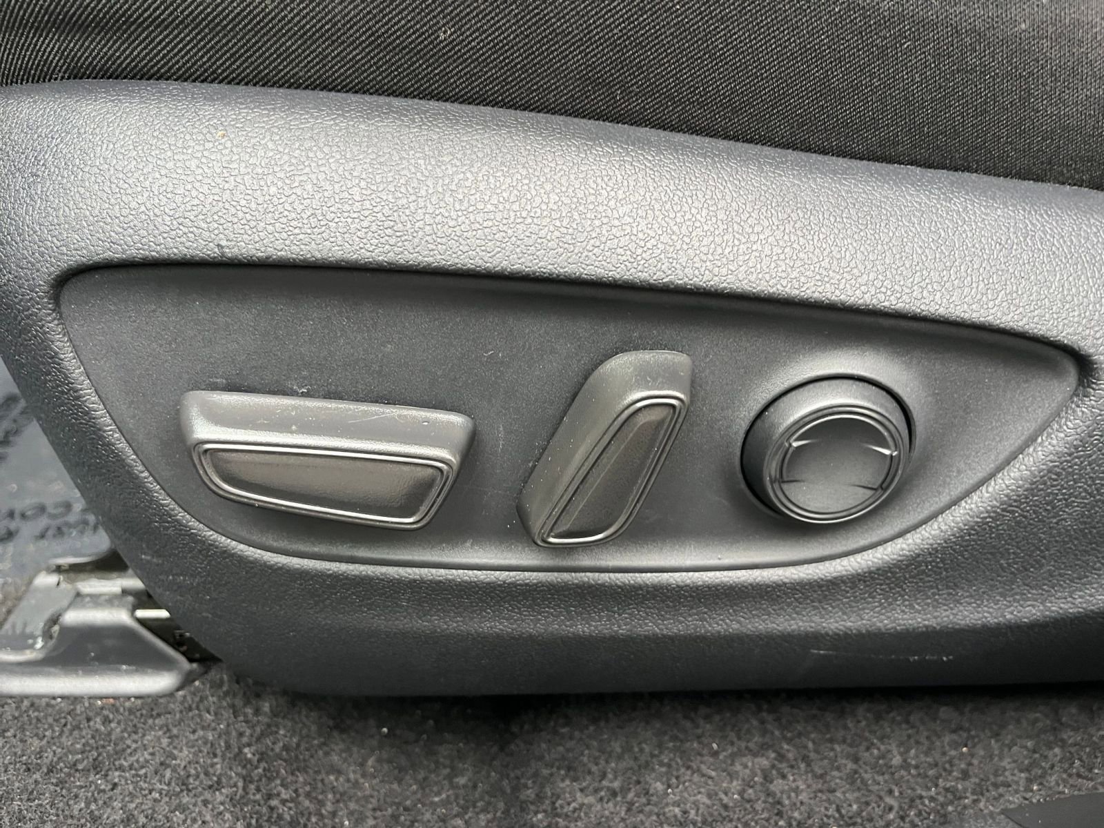 Thumbnail: 2025 Toyota RAV4 - 23