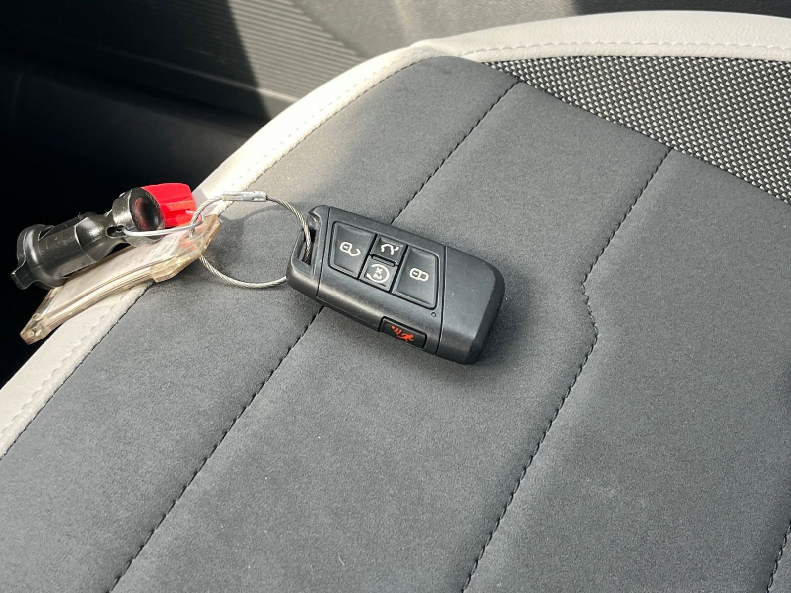 Thumbnail: 2025 Volkswagen Taos - 21