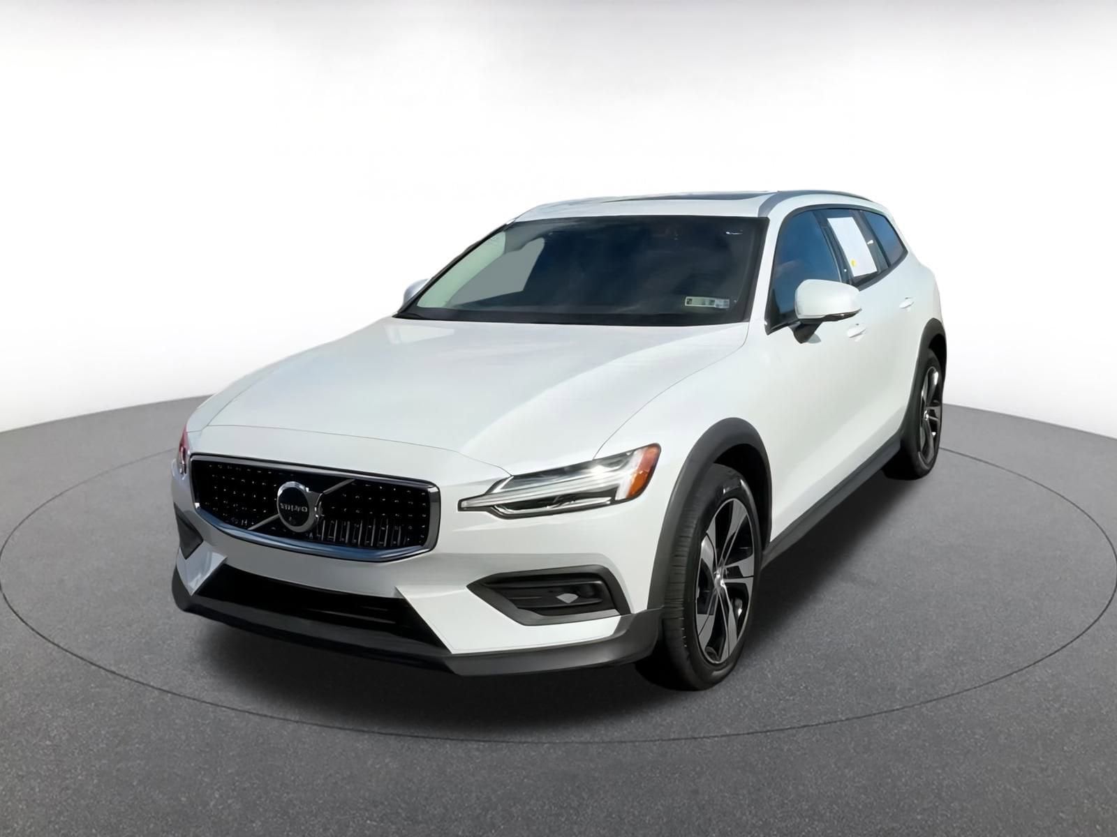 Thumbnail: 2025 Volvo S60 - 6