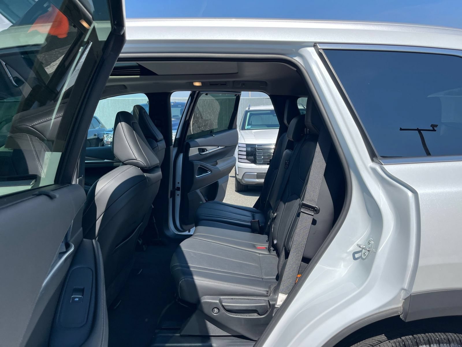 Thumbnail: 2026 INFINITI QX60 - 28
