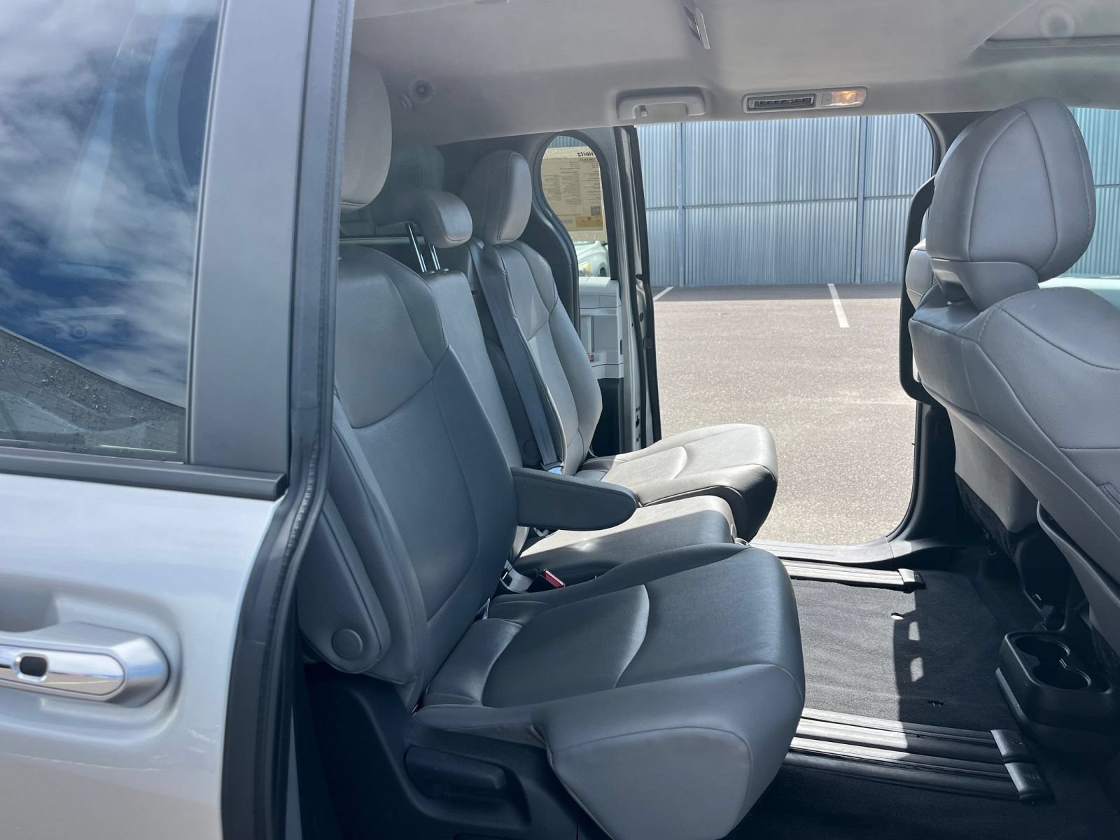 Thumbnail: 2025 Toyota Sienna - 26