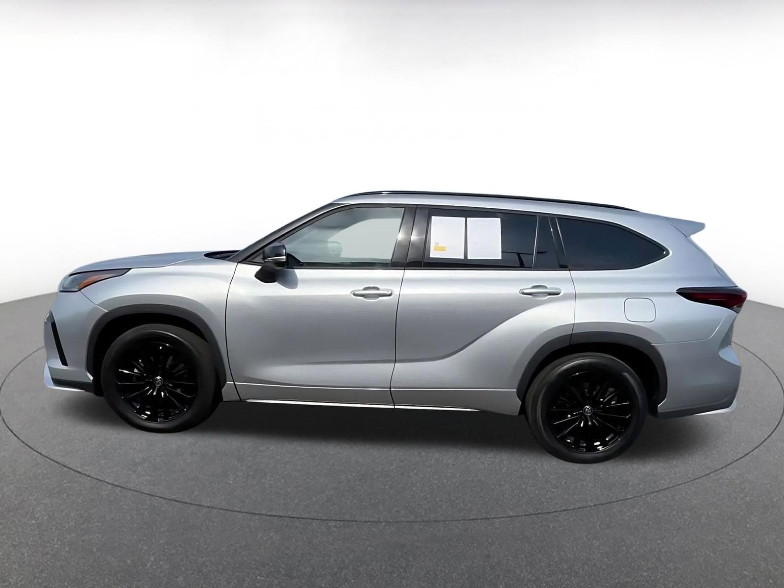 Thumbnail: 2025 Toyota Highlander - 8