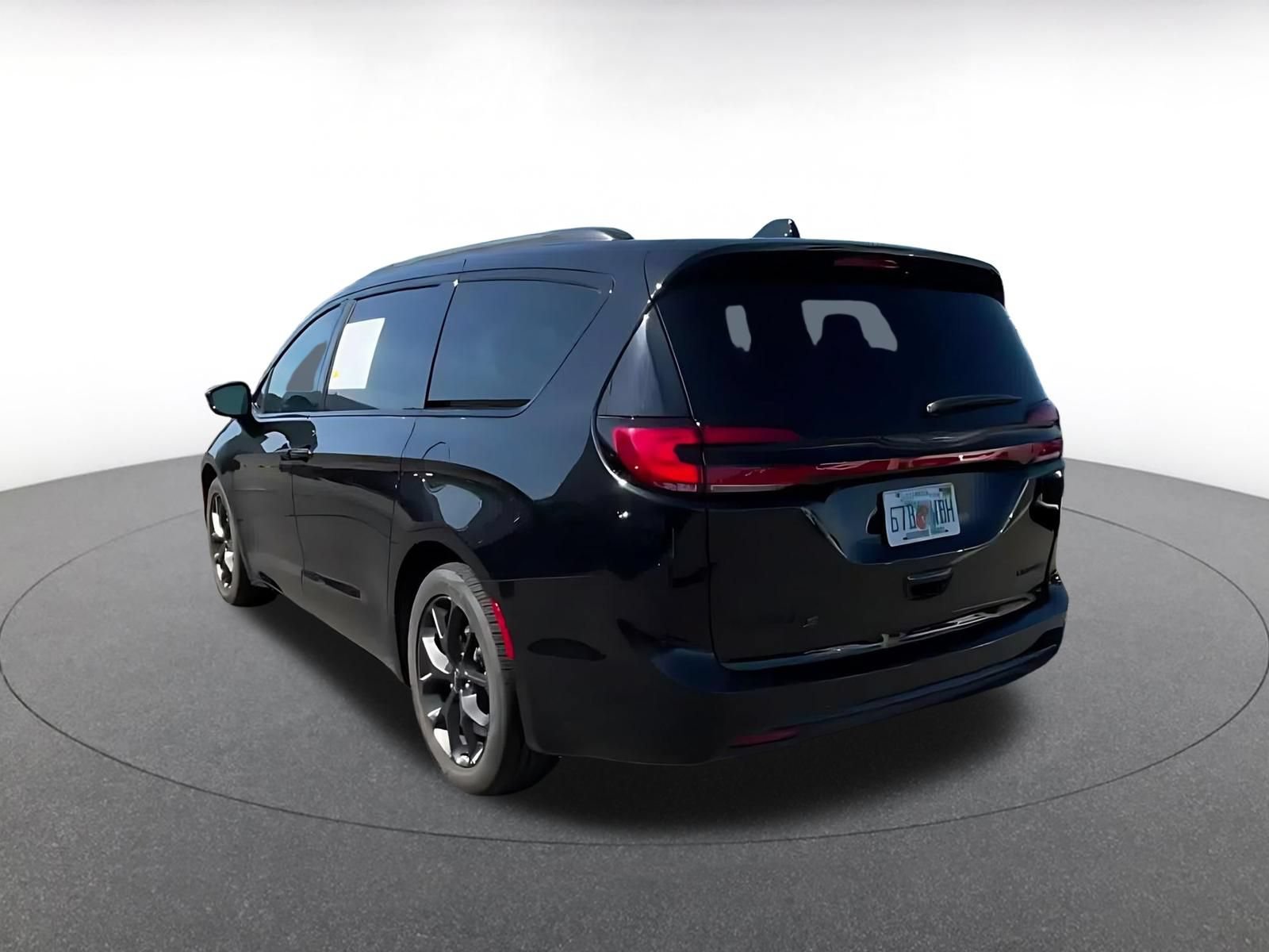 Thumbnail: 2025 Chrysler Pacifica - 10