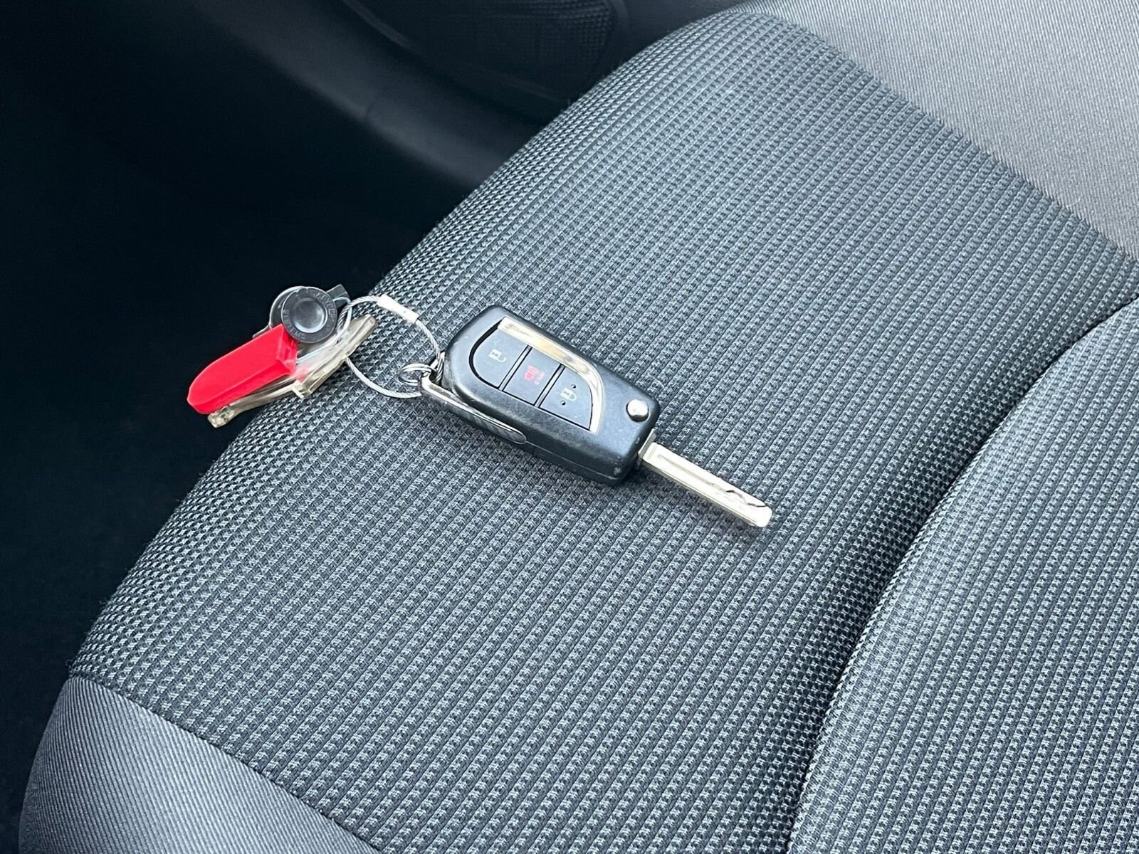 Thumbnail: 2025 Toyota RAV4 - 22