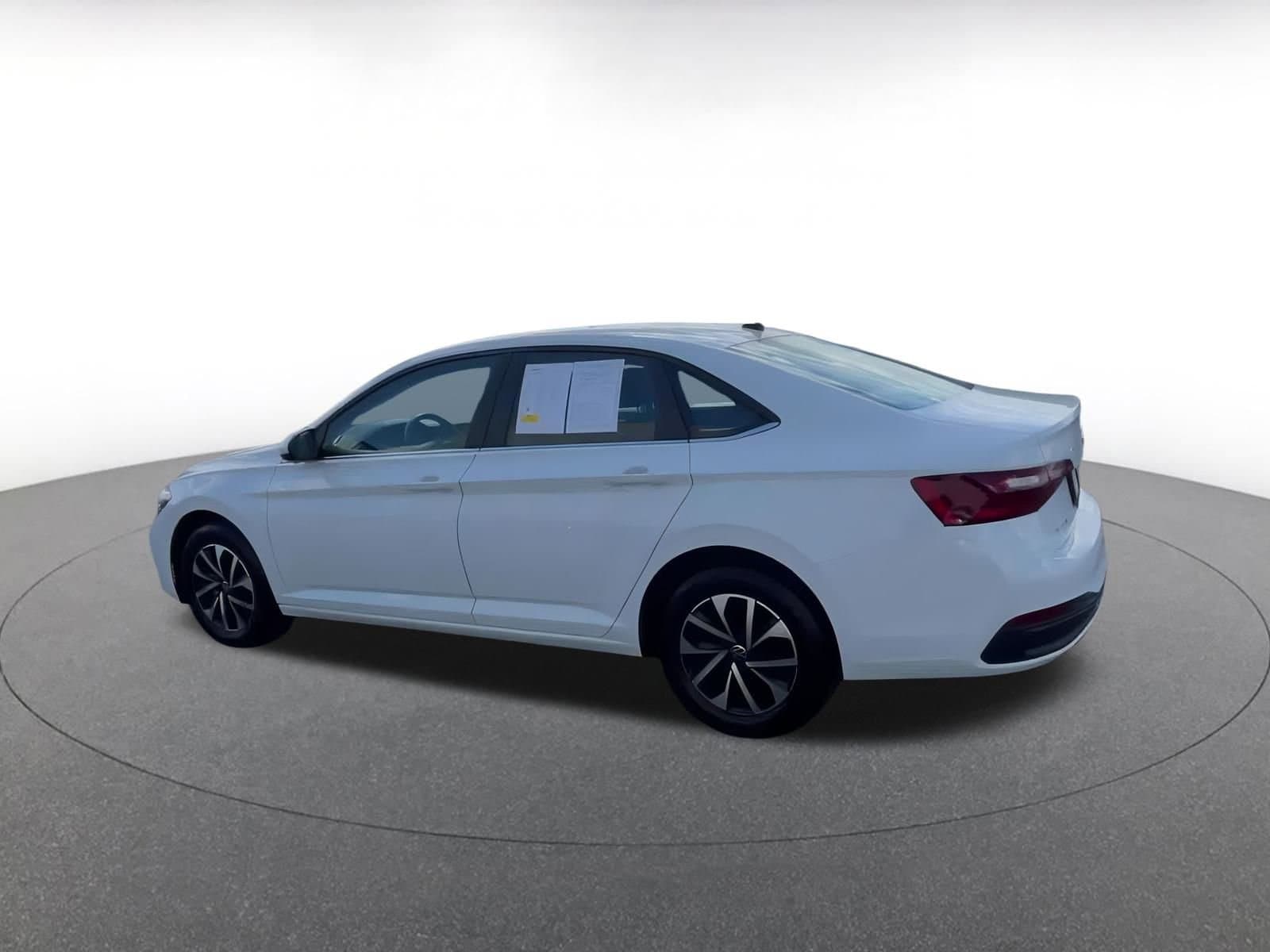 Thumbnail: 2024 Volkswagen Jetta - 10