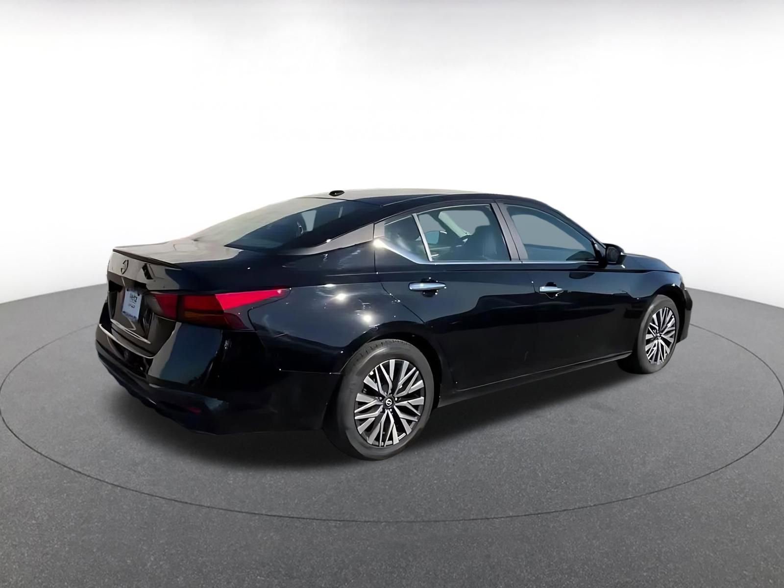 Thumbnail: 2025 Nissan Altima - 12