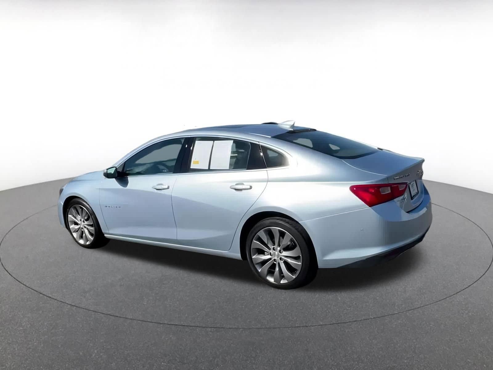 Thumbnail: 2017 Chevrolet Malibu - 10