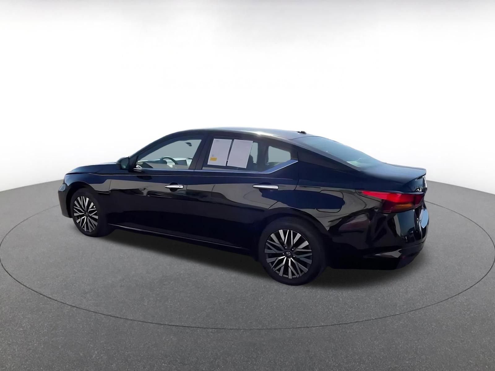 Thumbnail: 2025 Nissan Altima - 8