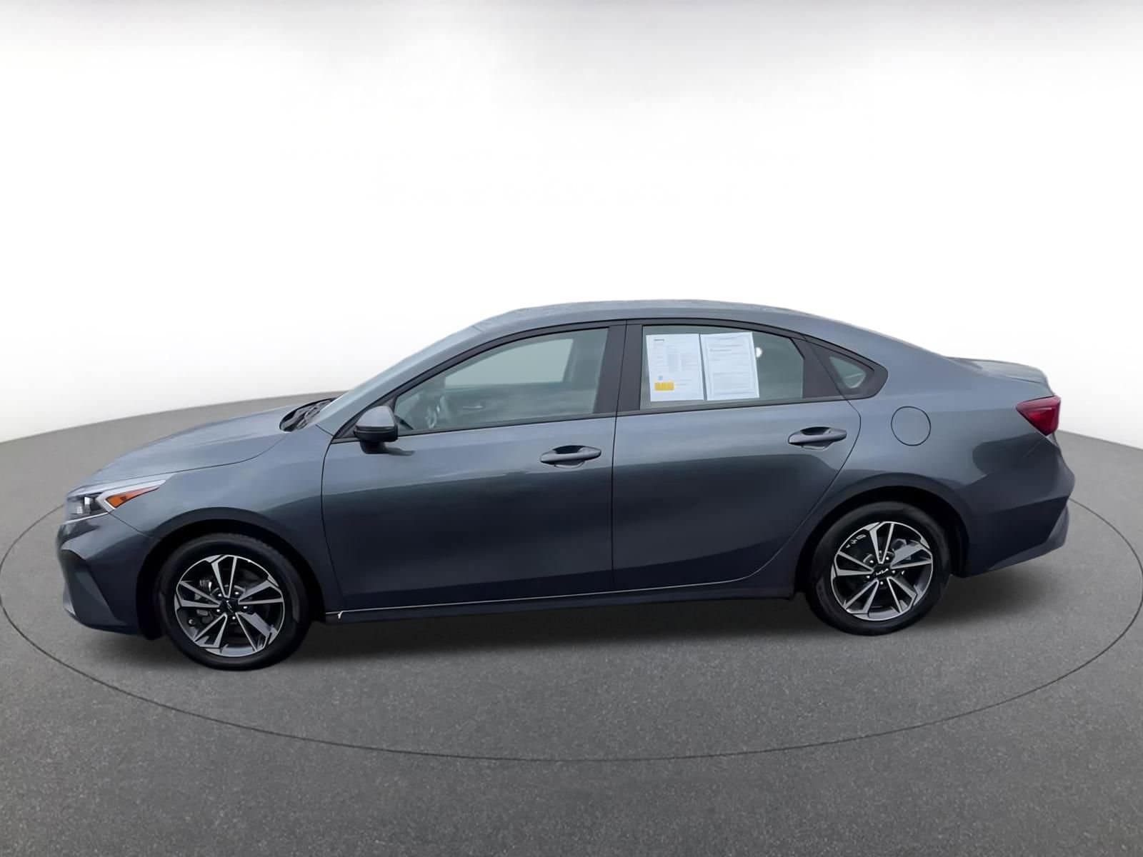 Thumbnail: 2024 Kia Forte - 8