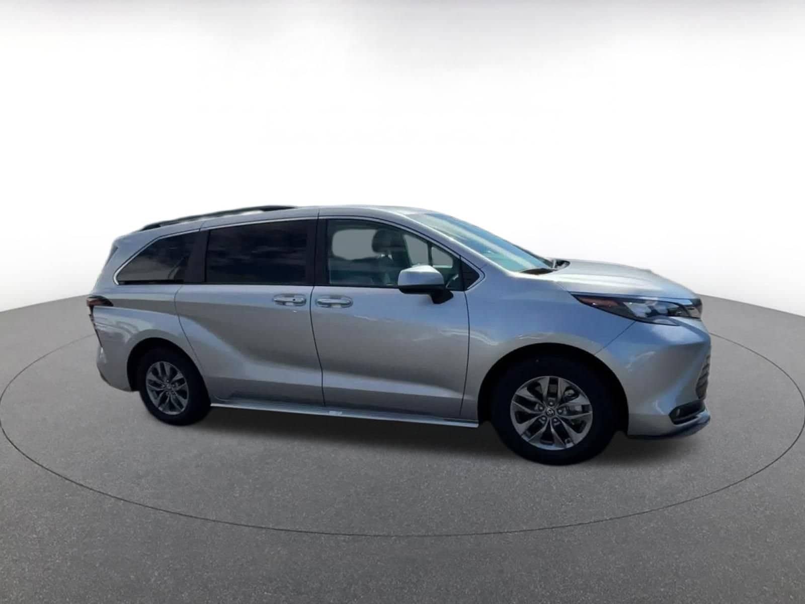 Thumbnail: 2025 Toyota Sienna - 2