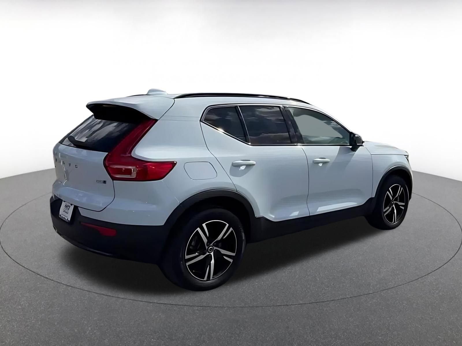 Thumbnail: 2024 Volvo XC40 - 13