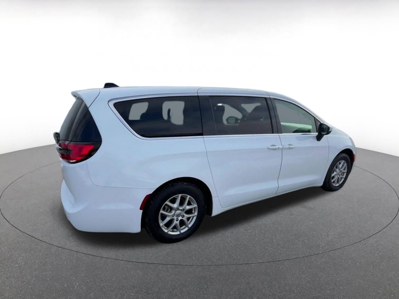 Thumbnail: 2023 Chrysler Pacifica - 15