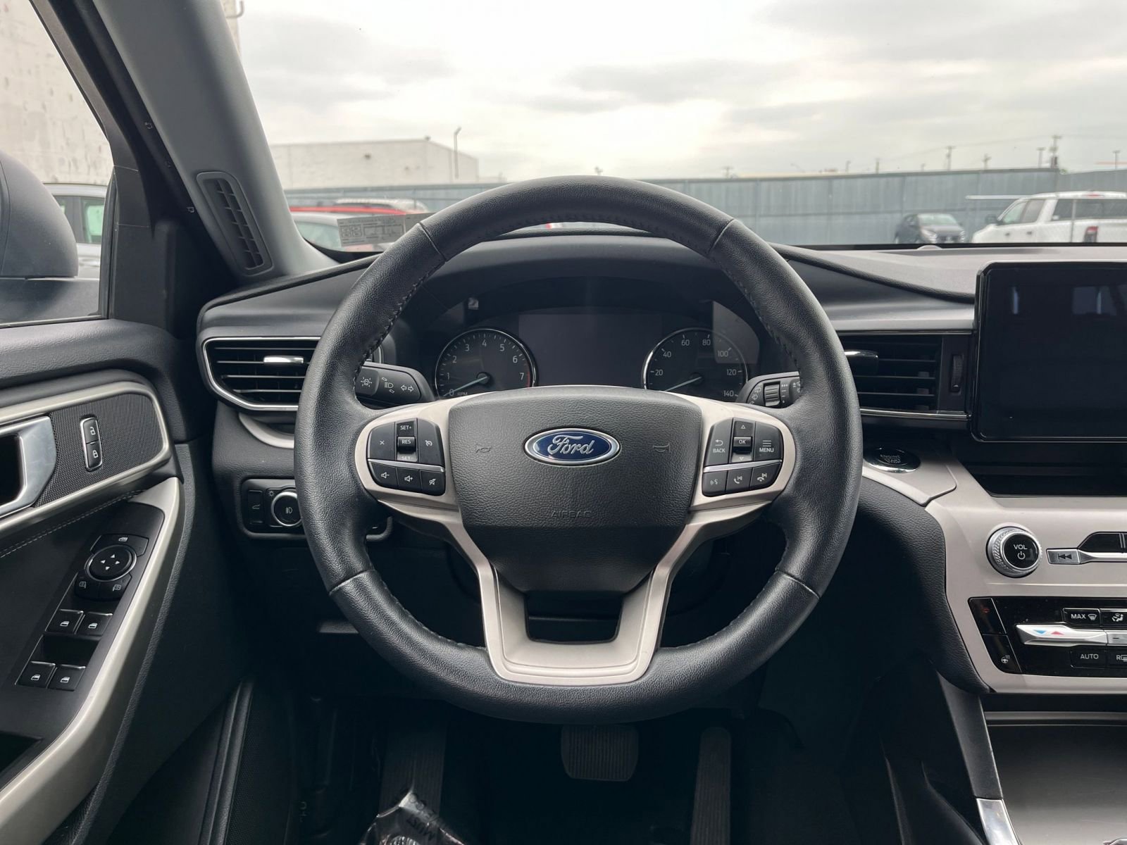 2023 Ford Explorer XLT 28