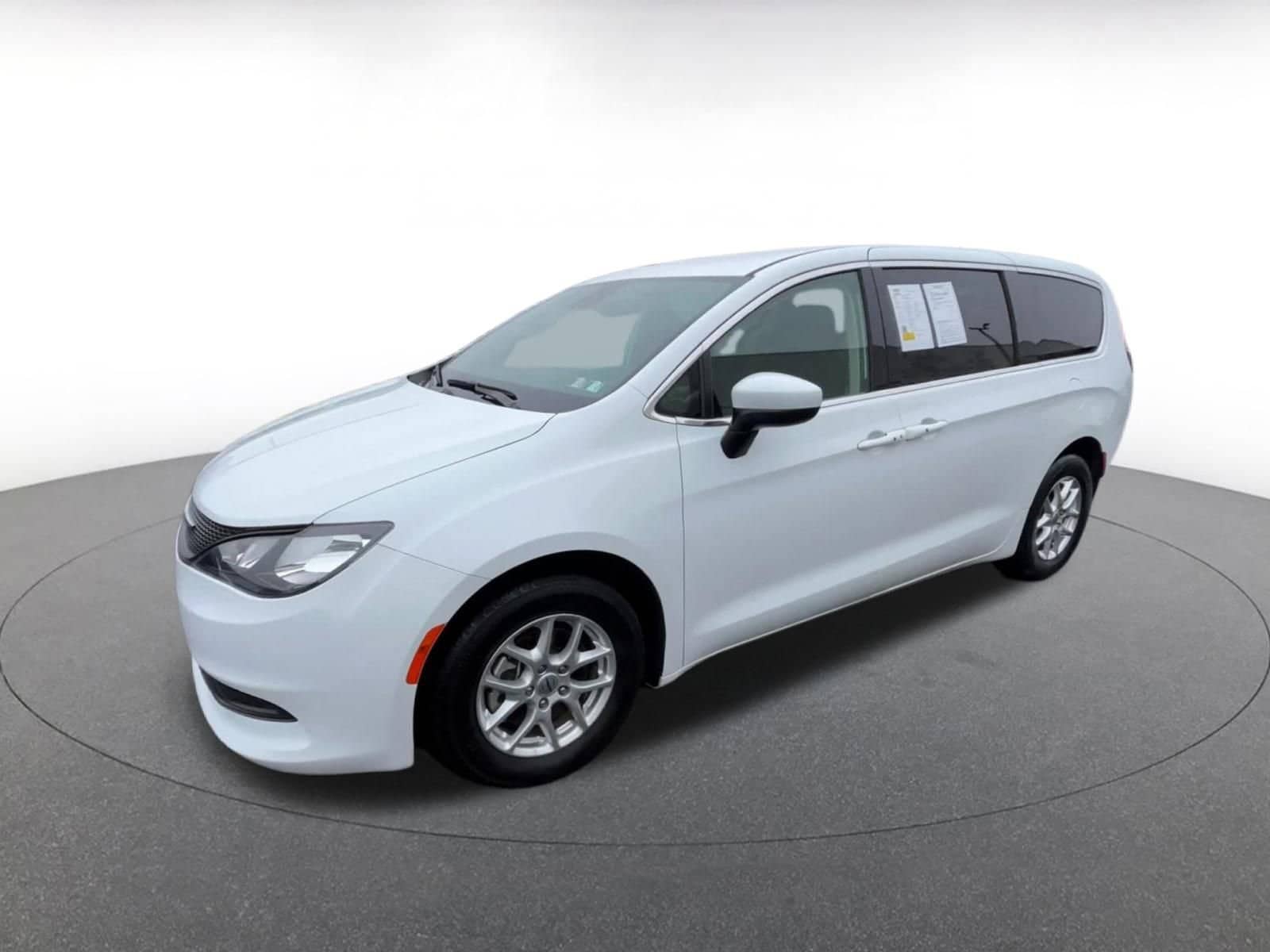 Thumbnail: 2023 Chrysler Voyager - 7