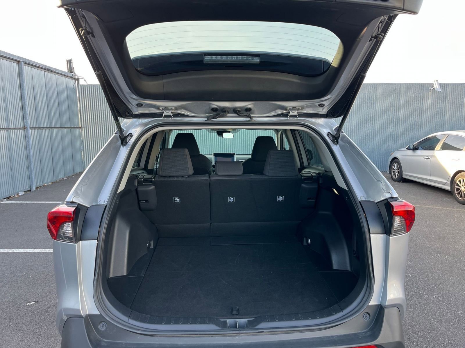 Thumbnail: 2025 Toyota RAV4 - 30