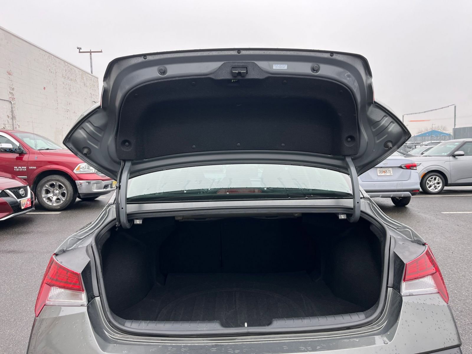 Thumbnail: 2025 Hyundai Elantra - 32